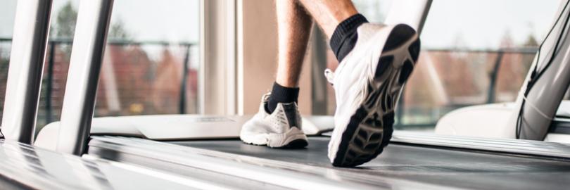 Mann auf Laufband