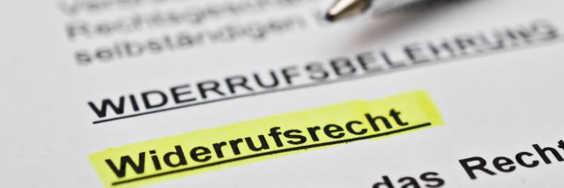 In Vertragsunterlagen ist das Wort "Widerrufsrecht" gelb markiert.