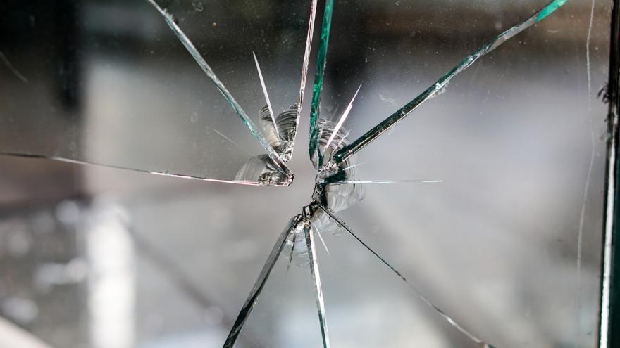 zerbrochene Fensterscheibe