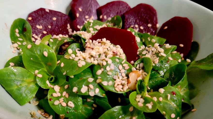 Feldsalat Rote Beete Sesam