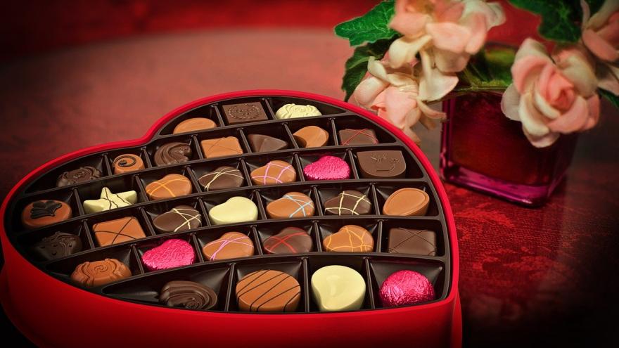Valentinstag Geschenk Pralinen Blumen