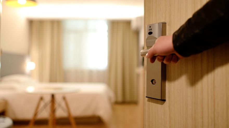 Hotelzimmer Tür