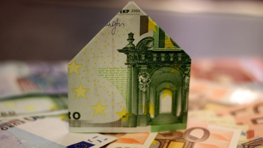 Es gibt fürs Baukindergeld verschiedene Fristen, die Verbraucher:innen alle einhalten müssen