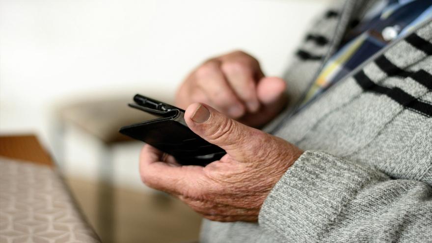 Sicher online shoppen im Alter 