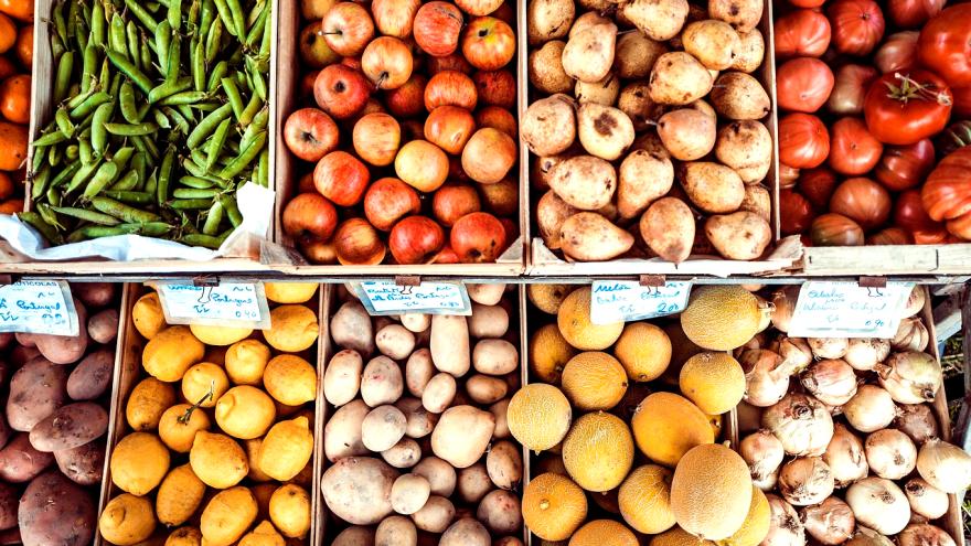 Obst und Gemüse in Kästen
