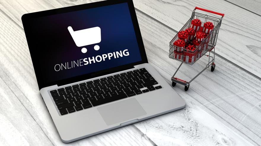 Laptop mit dem Wort Online-Shopping