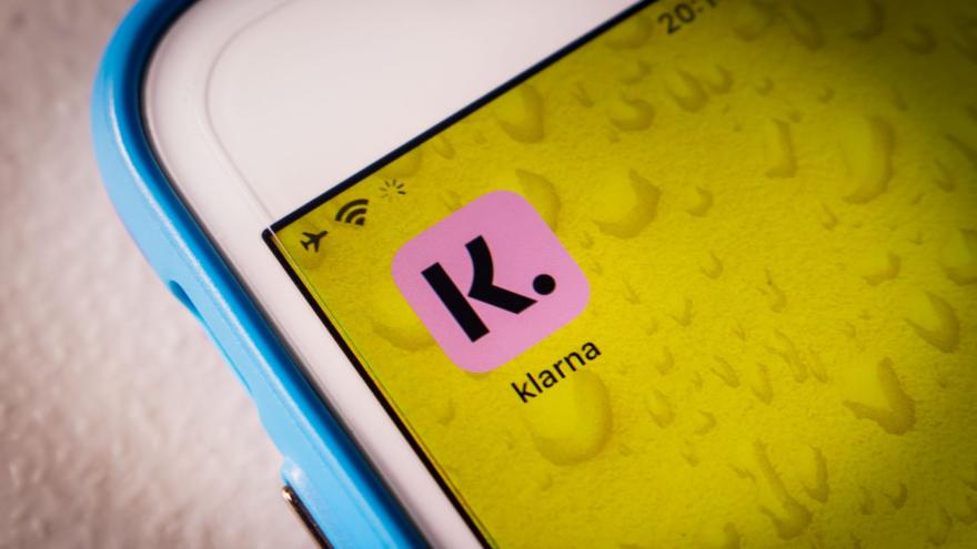 Smartphone mit Klarna-App