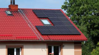 Haus mit Solarpanelen