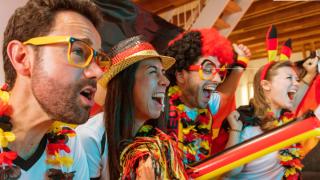 Fußball-Feier: Deutsche Fußball-Fans beim Public Viewing